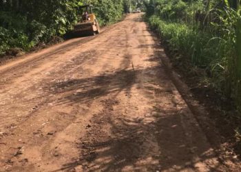 Alcalde Manuel Pantalio inicia arreglo de carretera demandada por los municipes