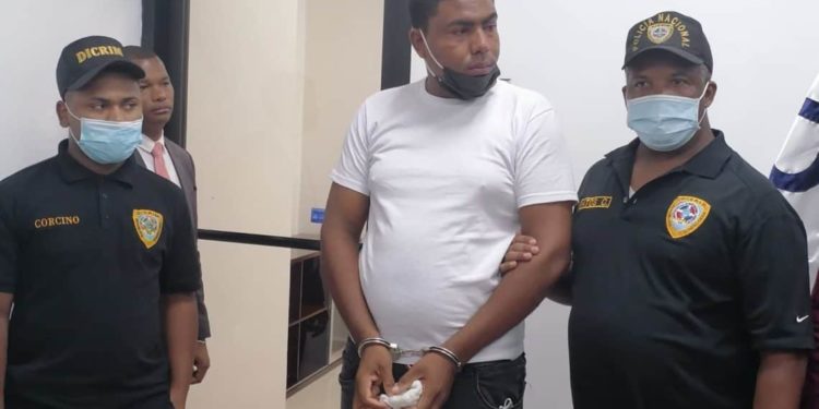 Dejan arrestado motorista que transportó al policía que ultimó a Leslie Rosado