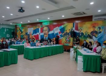 Fuerza del Pueblo realiza taller de comunicación dirigido a mujeres líderes