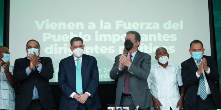 Catedrático Ramón Valerio se juramenta en FP, junto a 53 expresidentes de comités de base