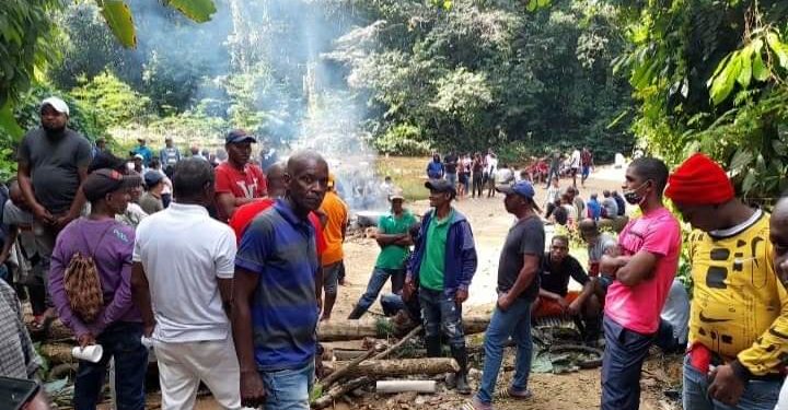 Protestan por arreglo de carretera en La Jagua de Yamasá