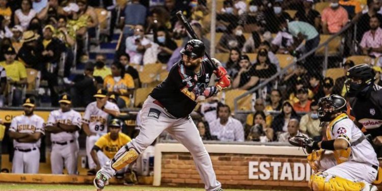 Gigantes vencen a las Águilas y clasifican a la postemporada