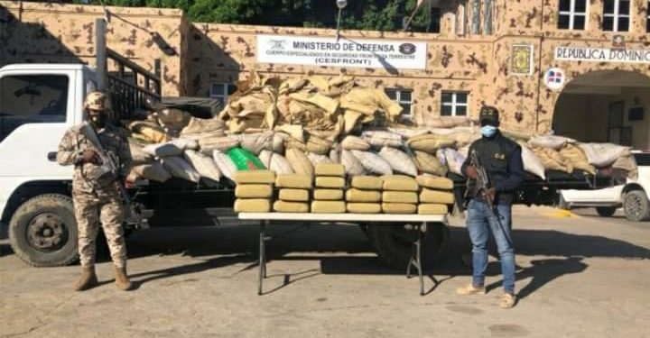Autoridades decomisan 190 libras de marihuana en un camión en Dajabón