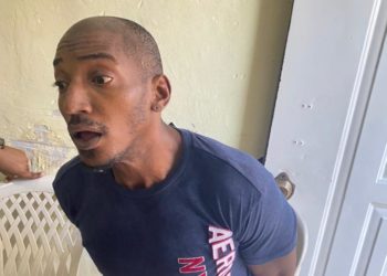 Apresan en Monte Plata hombre acusado de dar muerte a tres personas en Villa Duarte