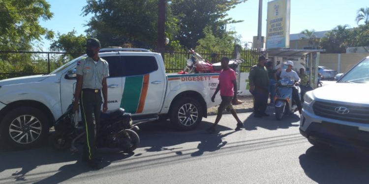 DIGESETT Retiene Motocicletas y Fiscaliza a conductores en Barahona
