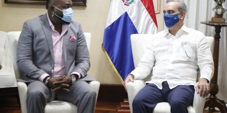 Presidente Abinader recibe a David Ortiz