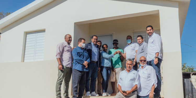 MIVED entrega 16 nuevos hogares a familias en situación vulnerable en el sur del país