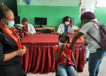 Regional 17 de Educación y Salud Publica inician vacunación contra COVID – 19 a estudiantes de 5 a 11 años en Yamasá