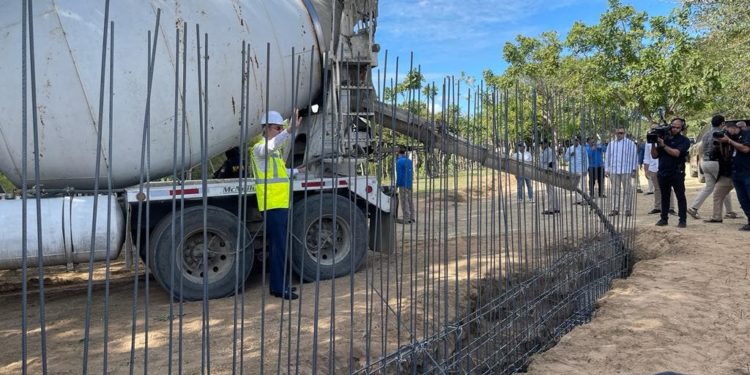 Presidente Abinader afirma RD no cargará con Haití