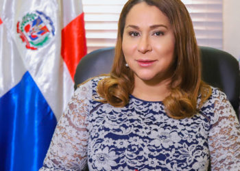 Ministra de la Mujer respalda propuesta de liberar de impuestos toallas sanitarias