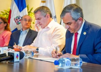 Propeep y el Inespre firman acuerdo para venta de productos con 30% de descuento en supermercados