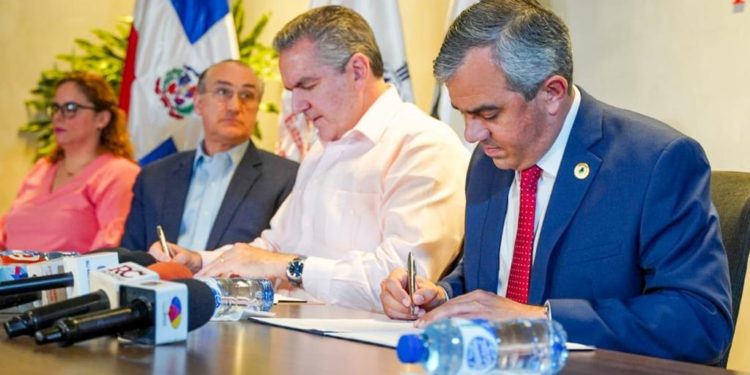 Propeep y el Inespre firman acuerdo para venta de productos con 30% de descuento en supermercados