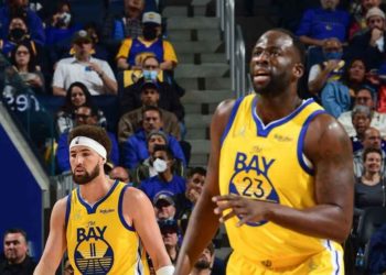 Draymond Green, multado con 25 mil dólares por gritarle a un árbitro
