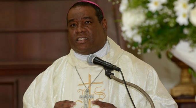 Obispo Castro Marte llama a Abinader a sacudirse, dice funcionarios son príncipes con aire de dioses