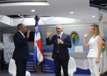 Miguel Vargas juramenta nuevos miembros en el PRD