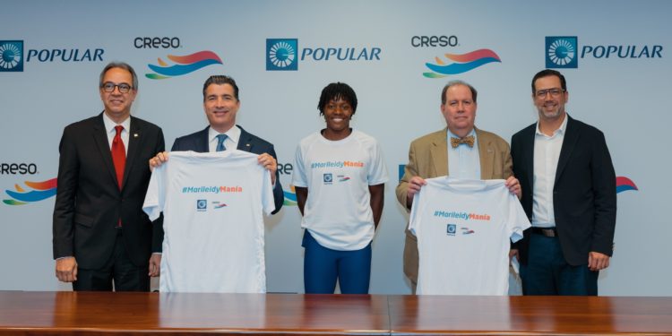Banco Popular firma a la medallista olímpica Marileidy Paulino