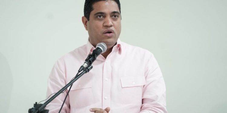 Presidente de Fedomu, Kelvin Cruz, llama a que se respete la «Regla de oro»