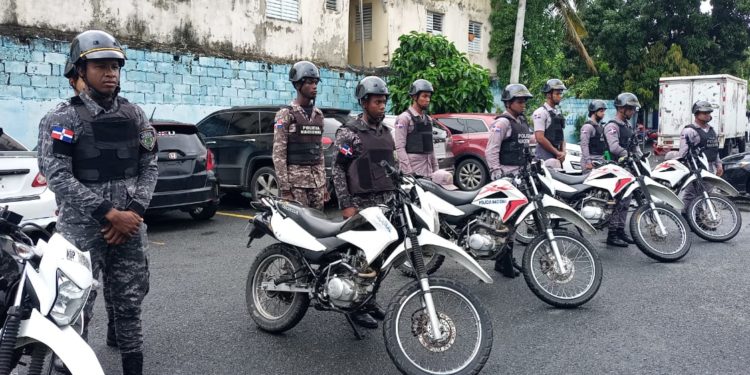 Director de la Policía Nacional garantiza seguridad y tranquilidad de residentes en Guachupita y zonas aledañas