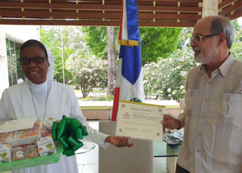 Escuela de Hotelería María Auxiliadora de Puerto Príncipe (EHMA) otorga Reconocimiento al Mérito para la República Dominicana en Haití