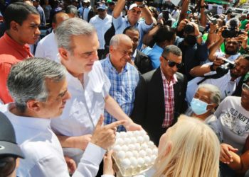 Abinader asegura Gobierno trabaja para llevar a la población alimentos al mejor precio