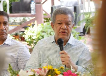 Leonel Fernández asegura que el gobierno no sabe resolver los problemas del país y se justifica en la crisis