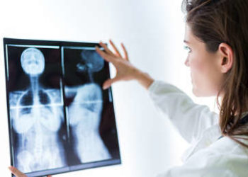 Un estudio revela que el cáncer de mama se propaga más durante el sueño