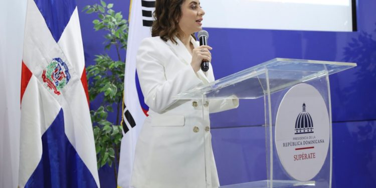 Gloria Reyes anuncia construcción de Centros de Capacitación y Producción Supérate con fondos de Corea