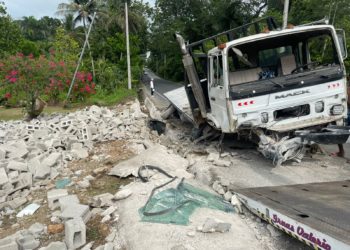Se explota neumático a patana cargada de Block en Villa Riva