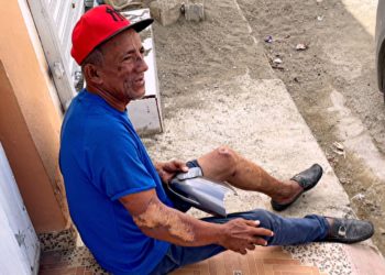 Hombre denuncia fue chocado y abandonado en Villa Riva