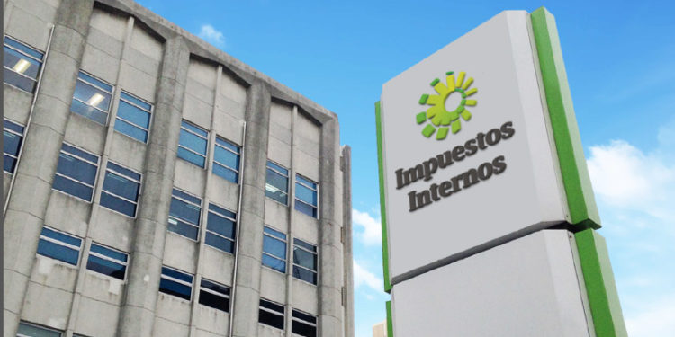 DGII reconoce a 10 contribuyentes responsables de la Región Sur