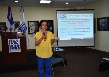 Inicia el taller de literatura infantil organizado por la Biblioteca Nacional