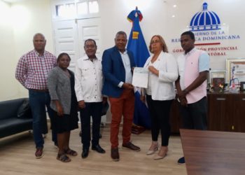 EGEHID entrega aporte de 300 mil pesos a Pony Baseball RD
