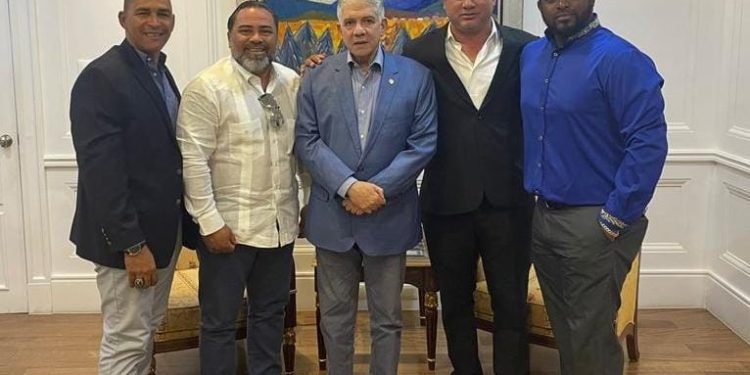 Entrenadores y Scouts se reúnen con Presidente del Senado para discutir proyecto de ley regularía béisbol RD