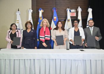 Ministerio de la Mujer y entidades del Estado firman compromiso para ejecutar programas de prevención y atención a la violencia de género