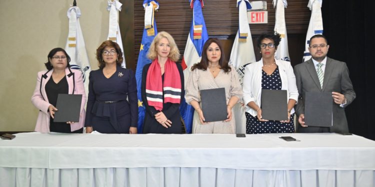 Ministerio de la Mujer y entidades del Estado firman compromiso para ejecutar programas de prevención y atención a la violencia de género
