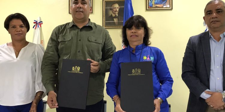 Alcaldía de Bayaguana y CONANI firman acuerdo