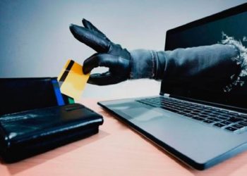 Policía Nacional apresa cinco personas intentando realizar transacciones fraudulentas