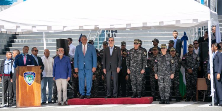 Abinader pone en funcionamiento Unidad Táctica de Drones y plataforma de denuncias de Policía Nacional