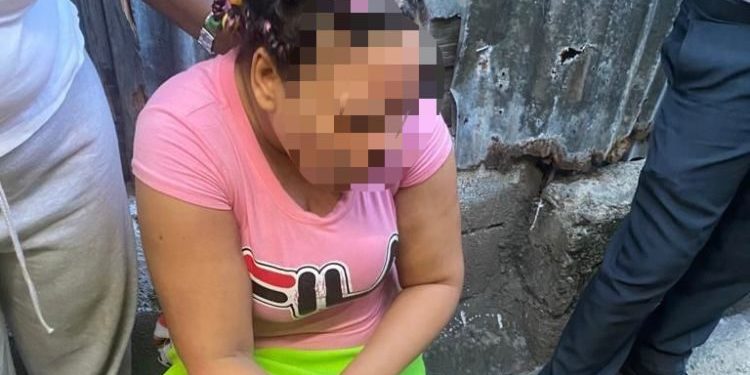 Juez ordena evaluación psiquiátrica a mujer estranguló hija en Villa Francisca