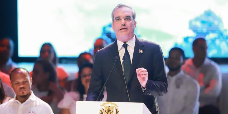 Presidente Abinader presenta avances del país en materia de Servicios de Salud