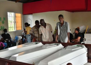 Velan en una iglesia las tres mujeres asesinadas por un Policía en Los Alcarrizos