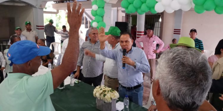 Radhamés Jiménez afirma gobierno lleva a la quiebra productores de arroz y cacao de la provincia Duarte