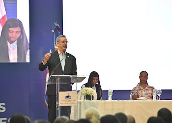 Presidente Abinader anuncia creación de un fondo de garantía de 100 millones para apoyar emprendimientos de mujeres