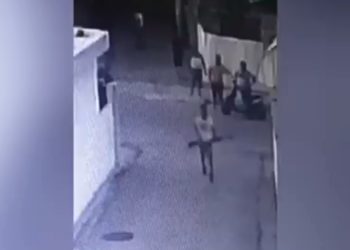 Hombre con escopeta en manos intenta agredir una familia en Navarrete