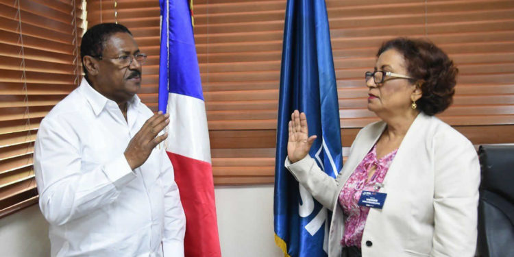 Juramentan a la Dra. María Germán como nueva directora del Hospital Francisco Moscoso Puello