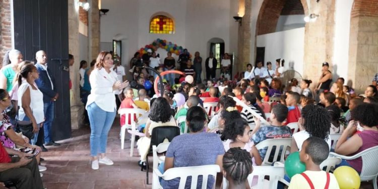 Fundación «Trazos Solidarios» dona útiles escolares a mas de 650 niños del Distrito Nacional