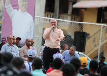 Francisco Domínguez Brito: “Se desmoronan los servicios públicos”.