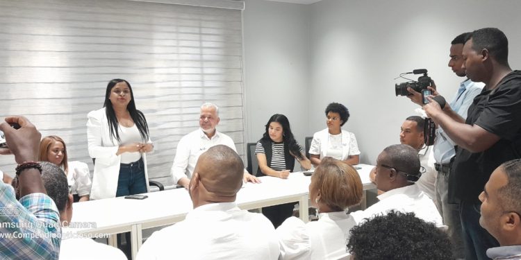 Fanny Abad se suma a las fuerzas del PRM en San Cristóbal