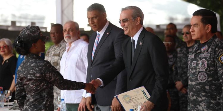 Presidente Abinader reitera su apoyo a PN, dice estar comprometido con la dignidad de los agentes y la seguridad ciudadana