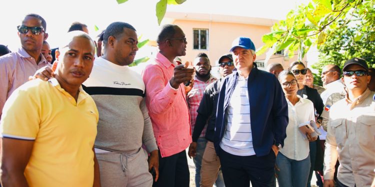 Abinader designa Neney Cabrera para coordinar mitigación daños por lluvias en Los Alcarrizos